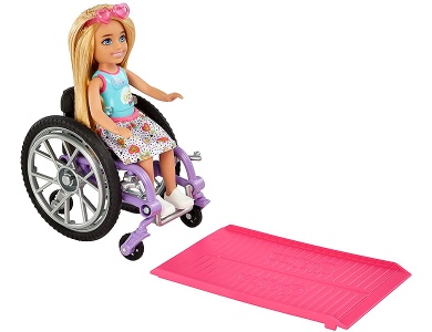 Puppe blond und Rollstuhl