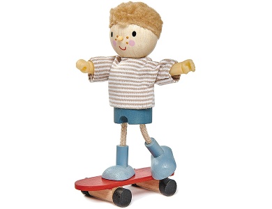 Tender Leaf Toys Edward & Skateboard